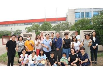 青岛市台协妇联会组织会员参观青岛昌隆文具有限公司
